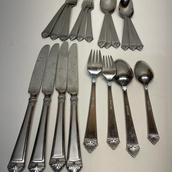 Used Oneida stainless steel flatware Place Setting of 4 Full Set Of 20 - Picture 4 of 4